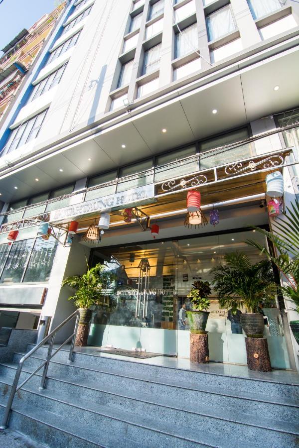 Botahtaung Hotel Yangón Exterior foto